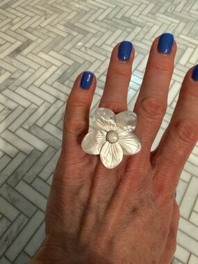 Sterling Silver 925 Mother of Pearl Flower Ring Pearl Center - size 7